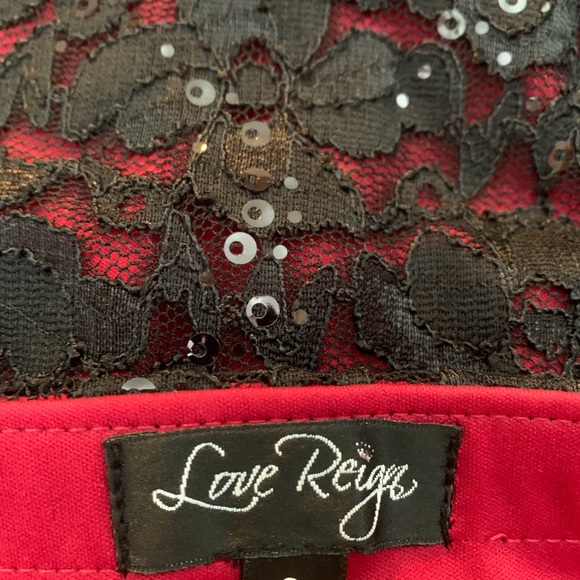 ❤️ Love Reign Party Dress fully lined, Covered with Lace & Sequins Size Small - Picture 2 of 2